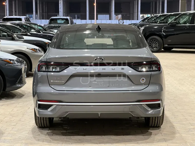 2026 فورد توروس تيتانيوم بلس