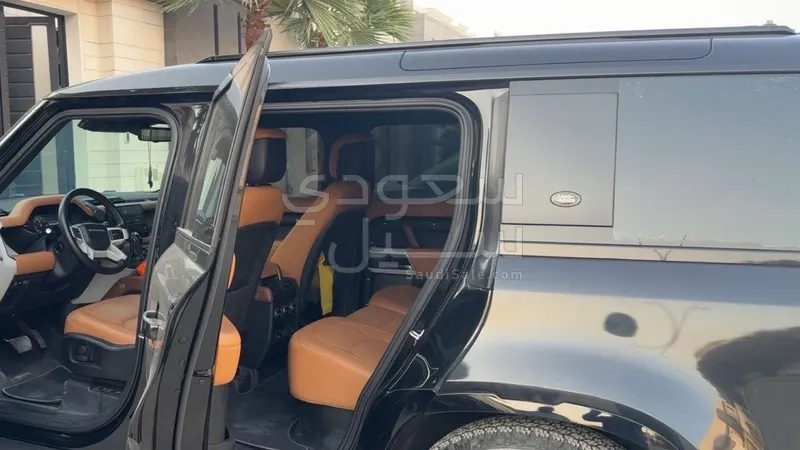 2024 لاند روفر ديفيندر اتش اس اي