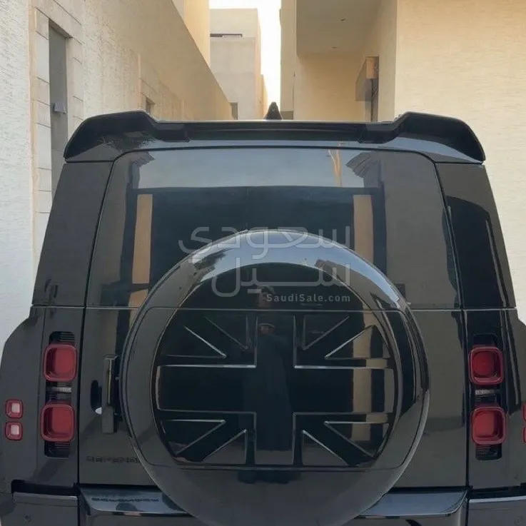 2024 لاند روفر ديفيندر اتش اس اي