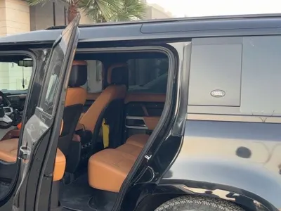 2024 لاند روفر ديفيندر اتش اس اي