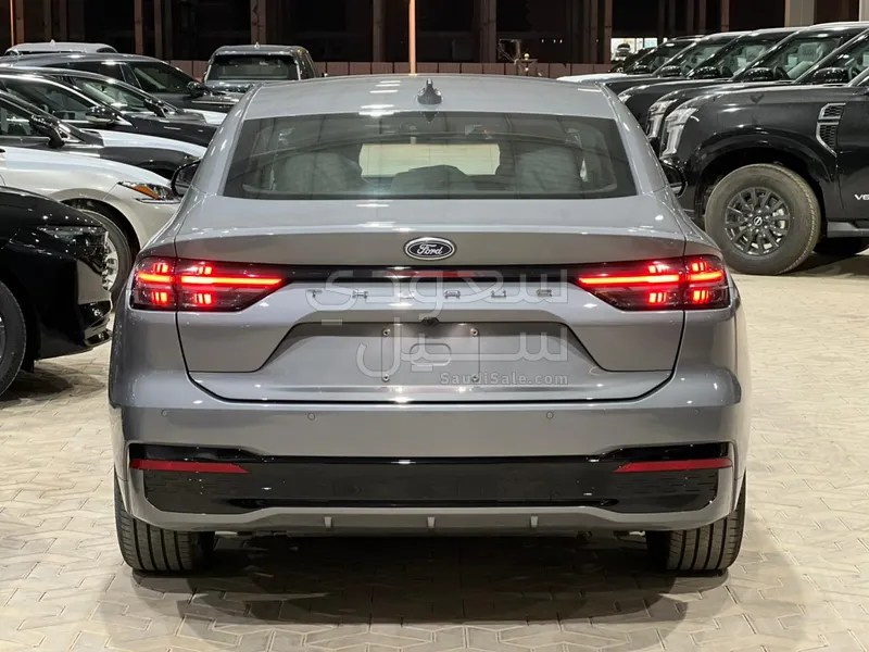 2026 فورد توروس ترند