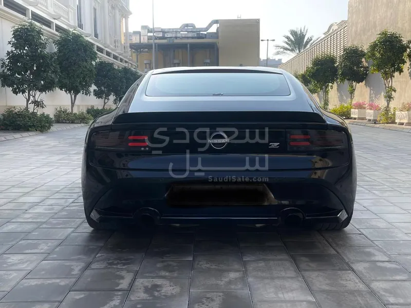 2023 نيسان زد 400