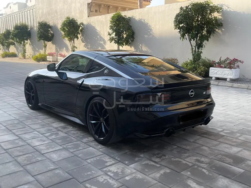 2023 نيسان زد 400