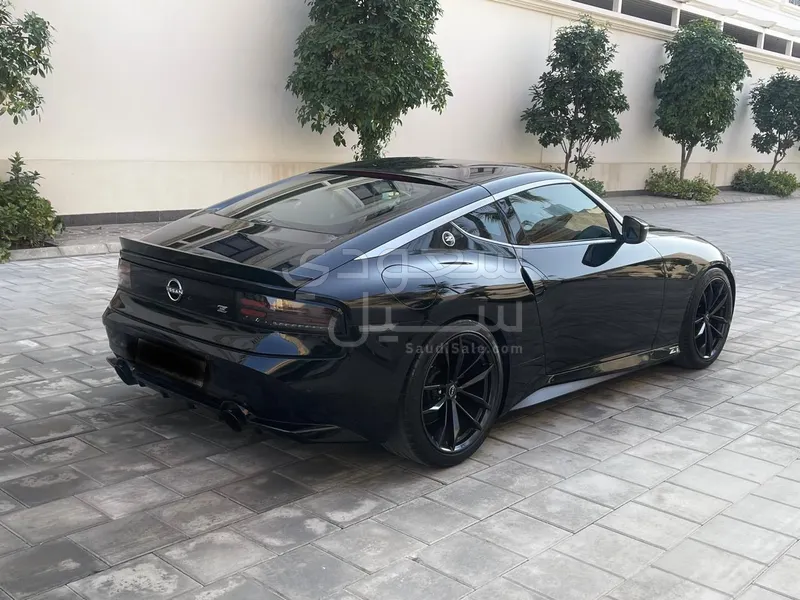 2023 نيسان زد 400