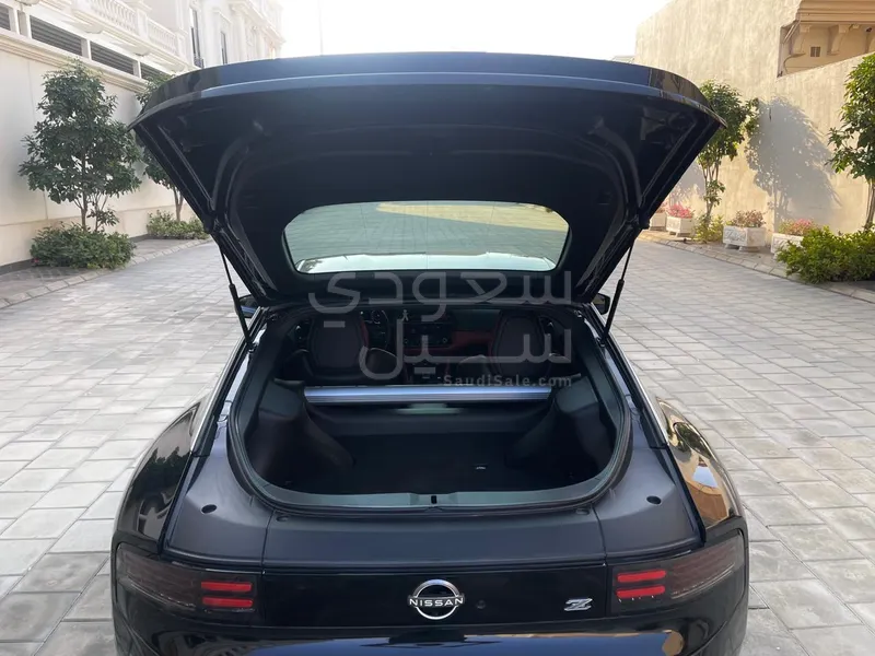 2023 نيسان زد 400