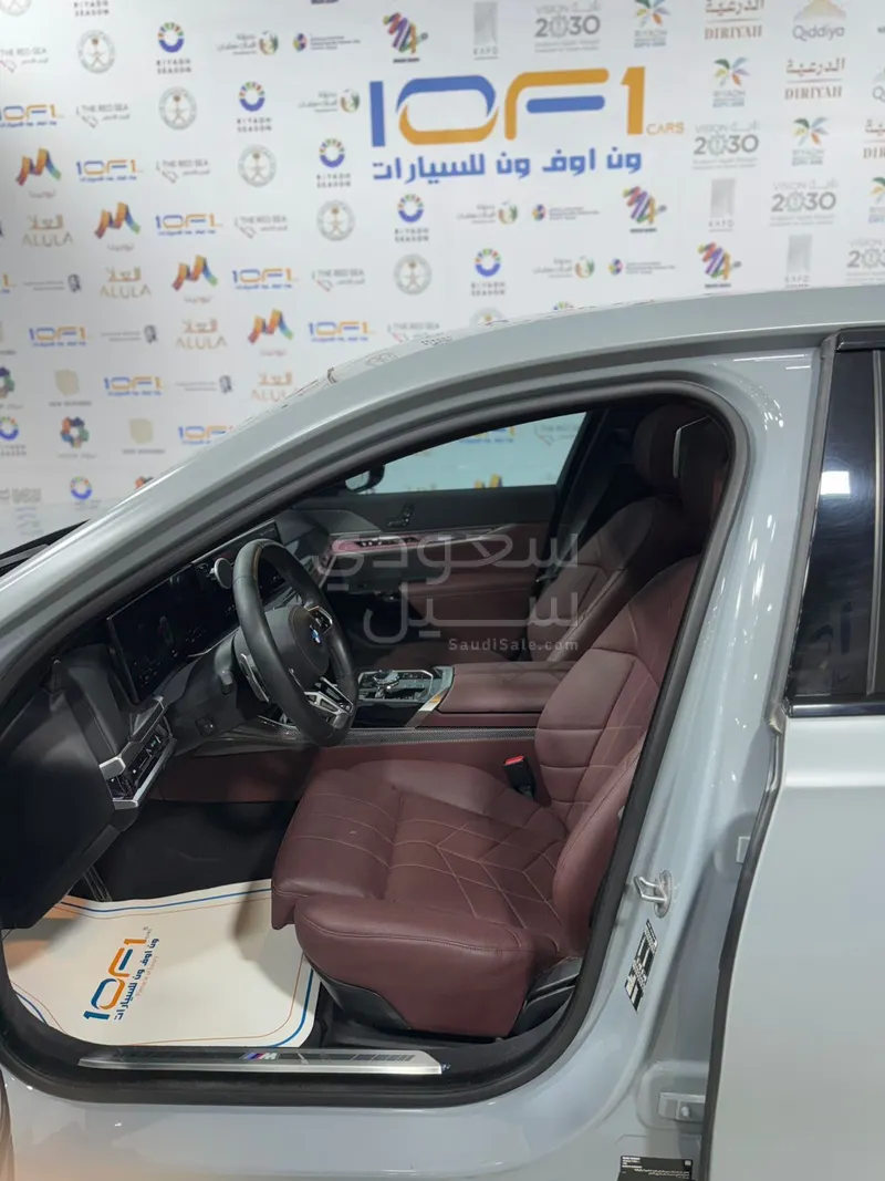 2024 بي ام دبليو الفئة السابعة 735أي