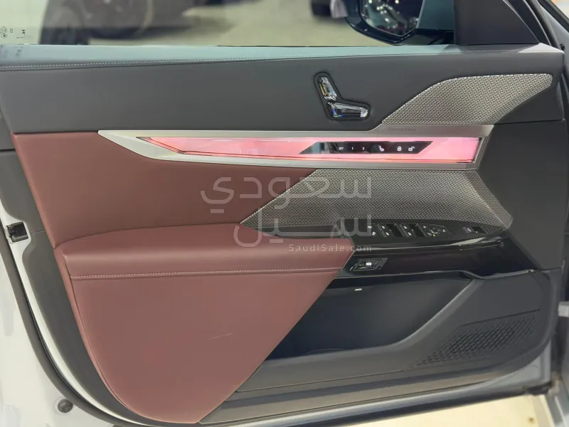 2024 بي ام دبليو الفئة السابعة 735أي