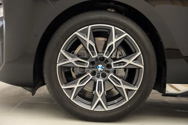 2026 بي ام دبليو الفئة السابعة 735أي