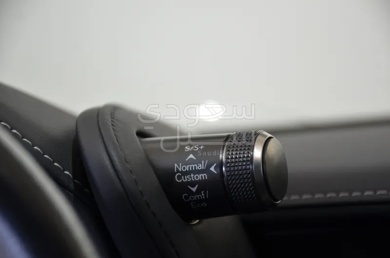 2017 لكزس إل سي 500