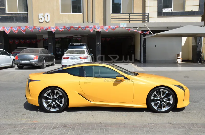 2017 لكزس إل سي 500