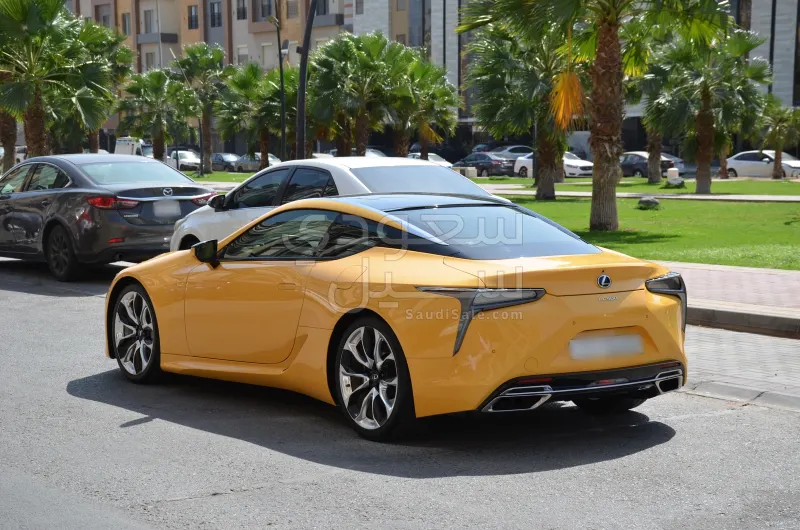 2017 لكزس إل سي 500