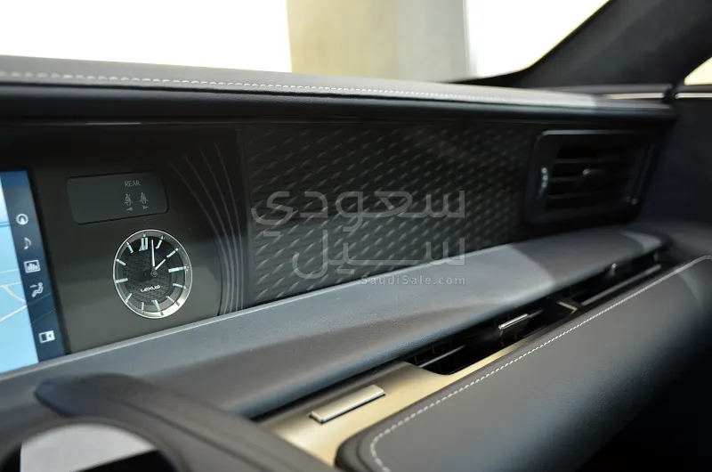 2017 لكزس إل سي 500