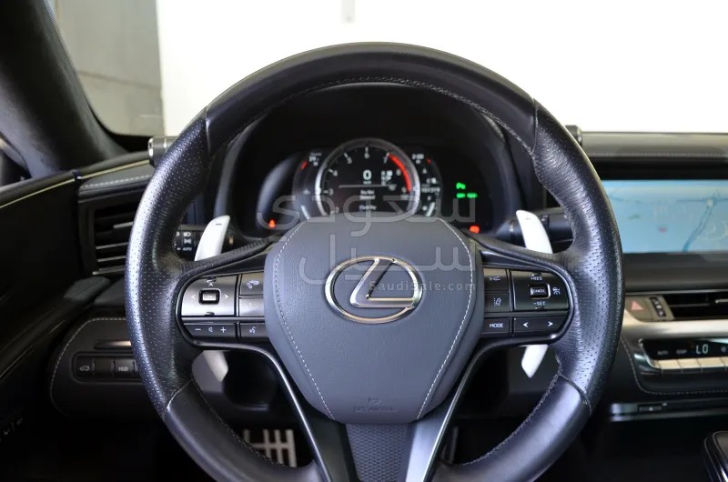 2017 لكزس إل سي 500