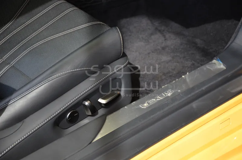 2017 لكزس إل سي 500