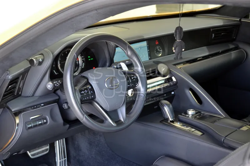 2017 لكزس إل سي 500