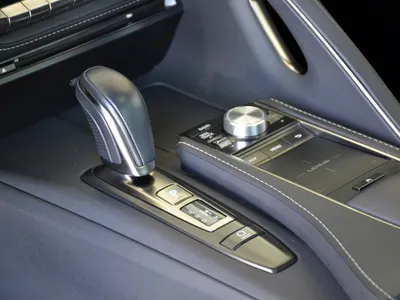 2017 لكزس إل سي 500