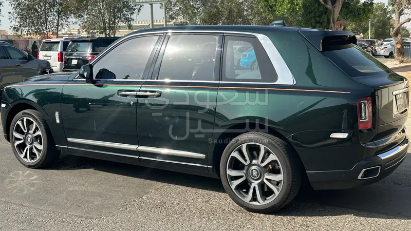 2023 رولز رويس كولينان سلفر بادج