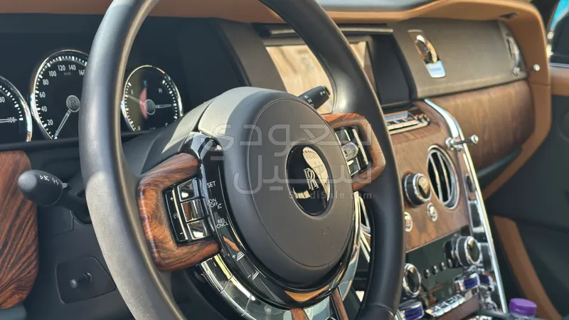 2023 رولز رويس كولينان سلفر بادج