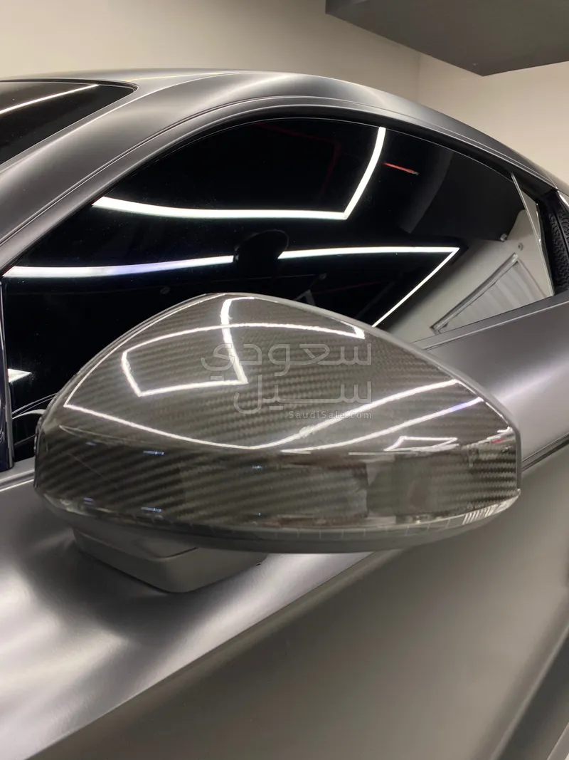 2017 اودي ار 8 في 10 بلس