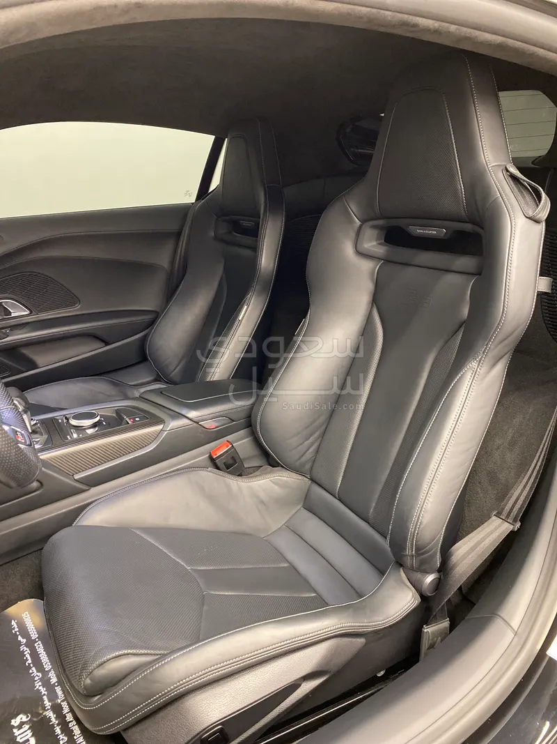 2017 اودي ار 8 في 10 بلس