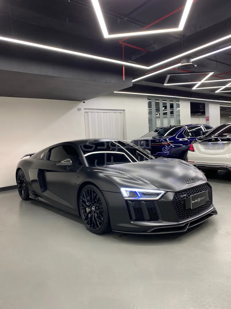 2017 اودي ار 8 في 10 بلس