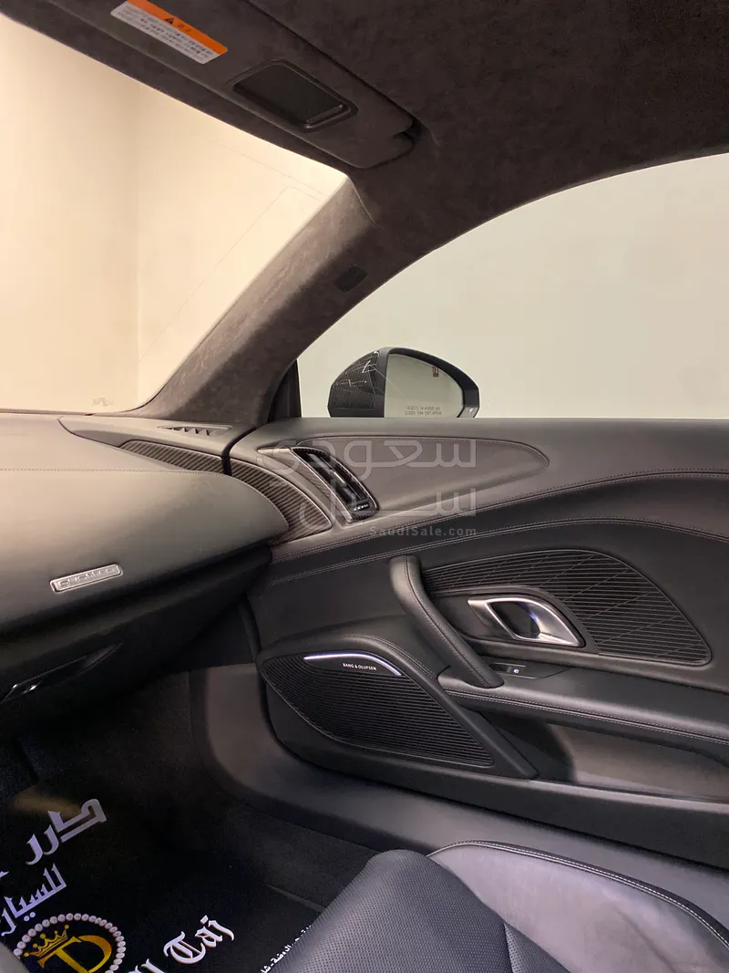 2017 اودي ار 8 في 10 بلس