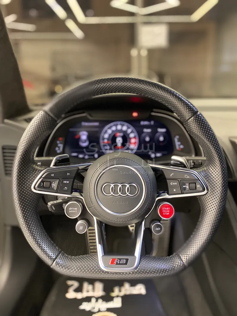 2017 اودي ار 8 في 10 بلس