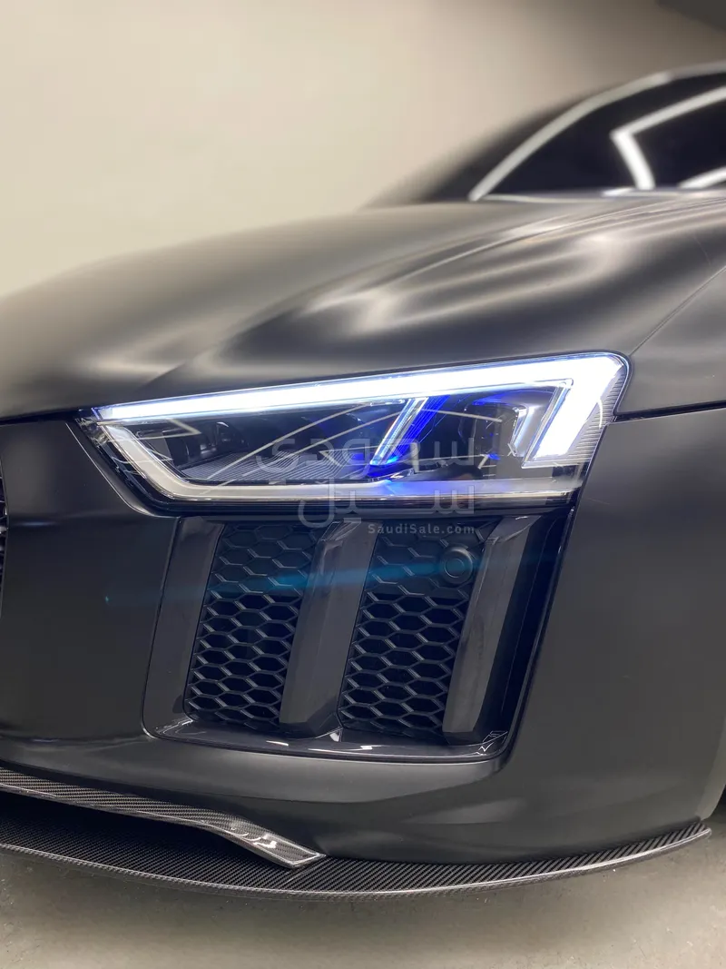 2017 اودي ار 8 في 10 بلس