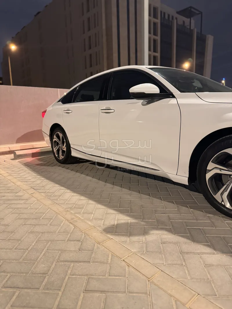 2018 هوندا اكورد اي اكس ال