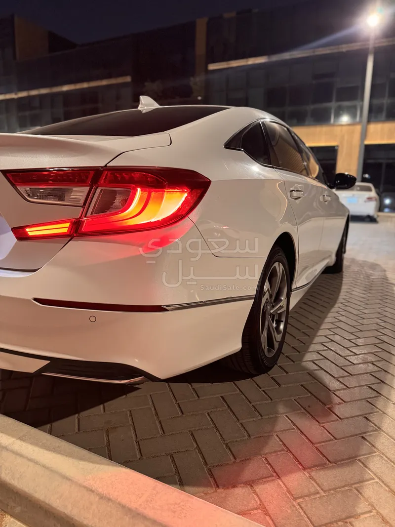 2018 هوندا اكورد اي اكس ال