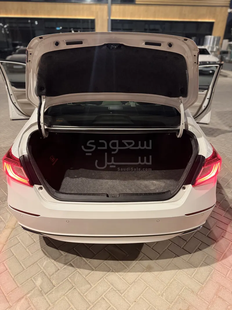 2018 هوندا اكورد اي اكس ال