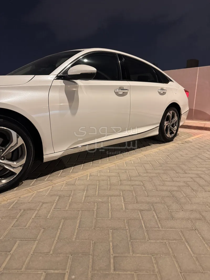 2018 هوندا اكورد اي اكس ال
