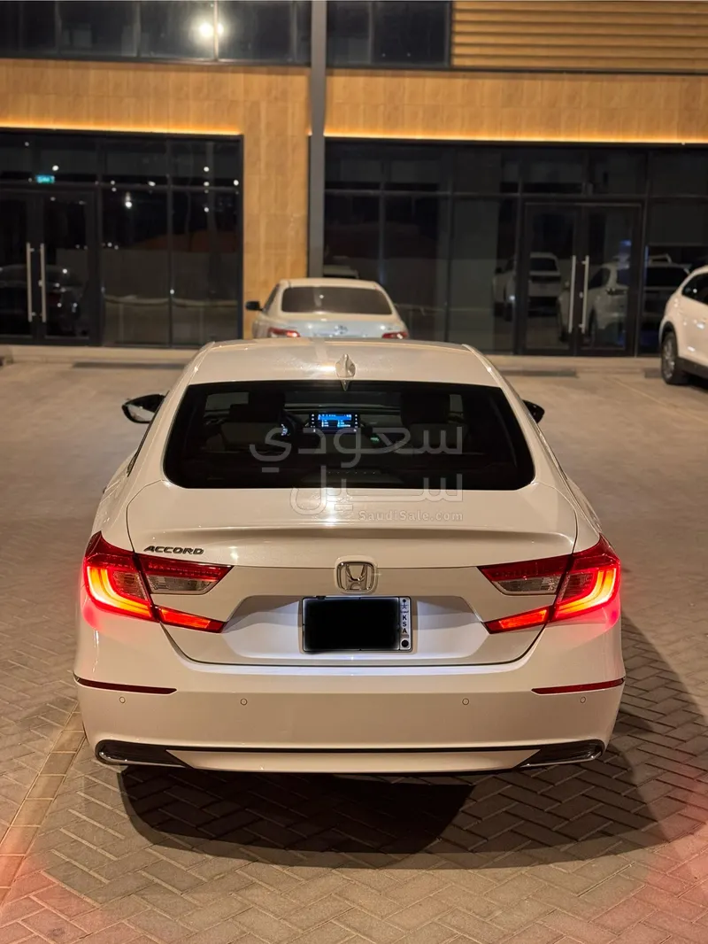 2018 هوندا اكورد اي اكس ال