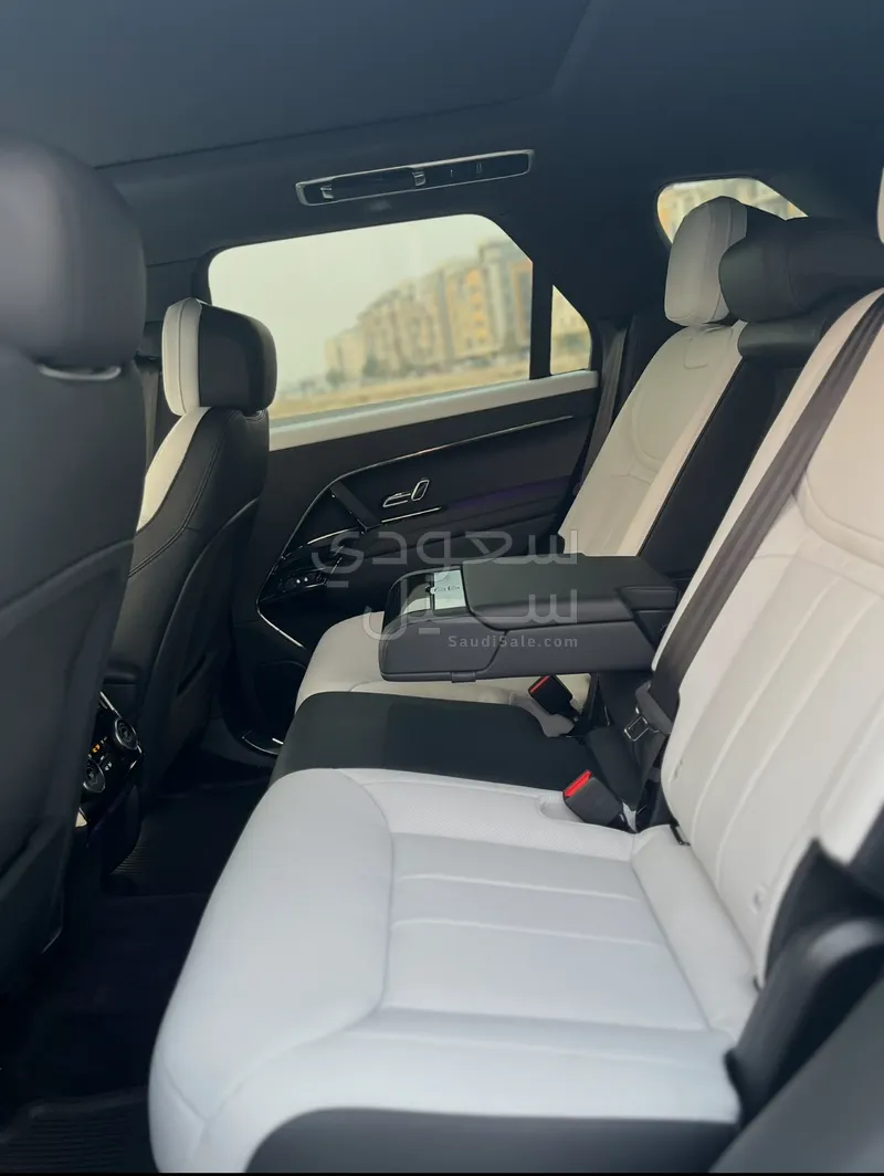 2025 لاند روفر رينج روفر سبورت اس اي ار دايناميك