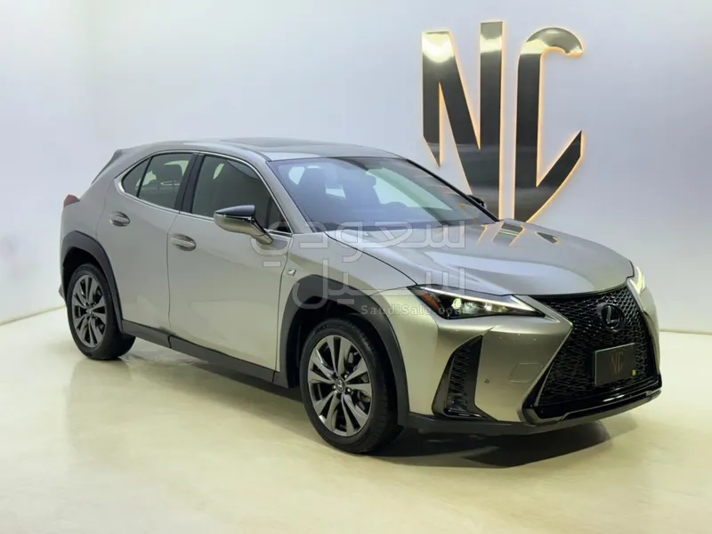 2023 لكزس يو إكس 200