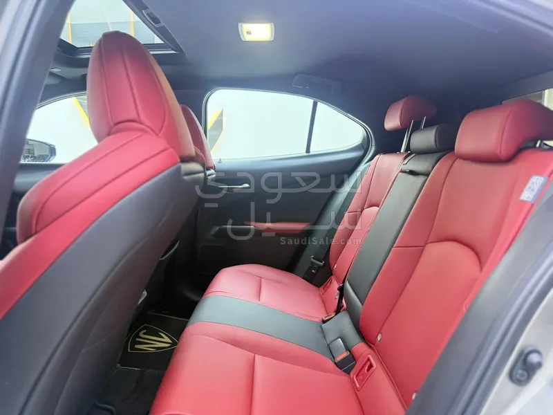 2023 لكزس يو إكس 200