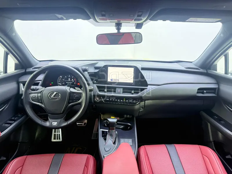 2023 لكزس يو إكس 200