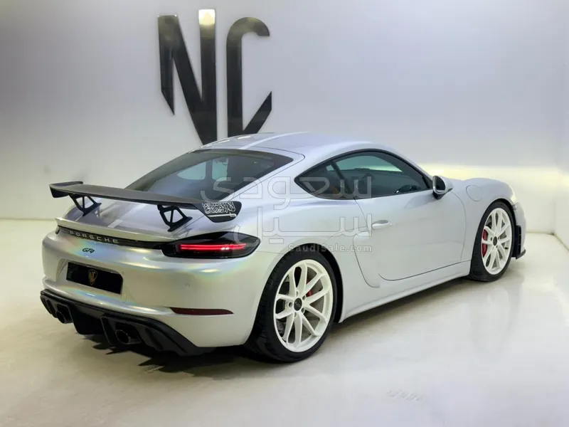 2023 بورش 911 جي تي 4