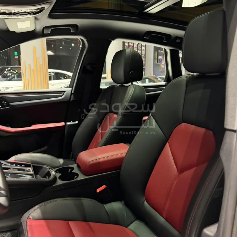 2025 بورش ماكان