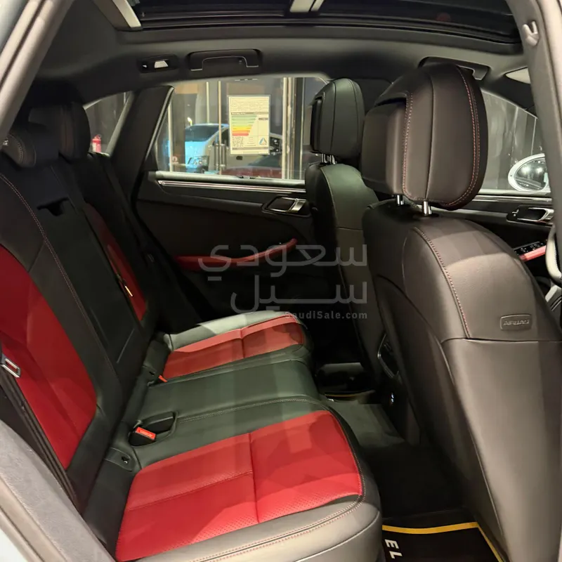 2025 بورش ماكان