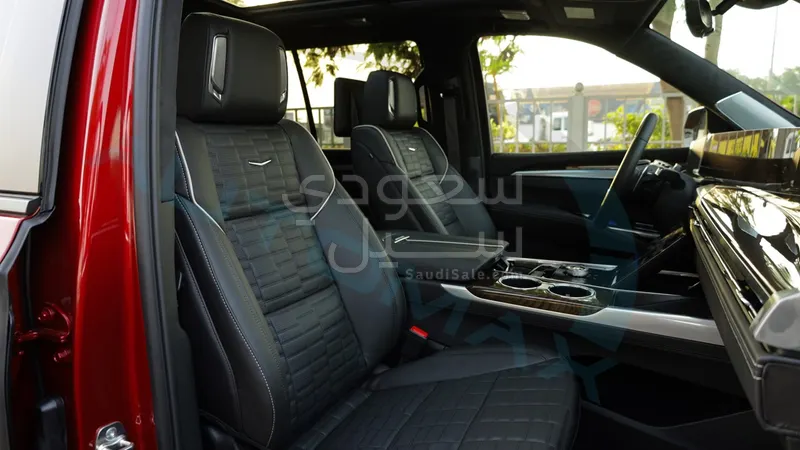 2025 كاديلاك اسكاليد سبورت