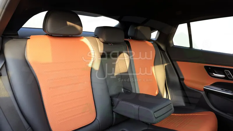 2025 مرسيدس - بنز جي إل سي 200 كوب