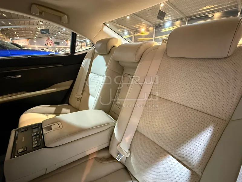 2013 لكزس إي إس 350 دي دي