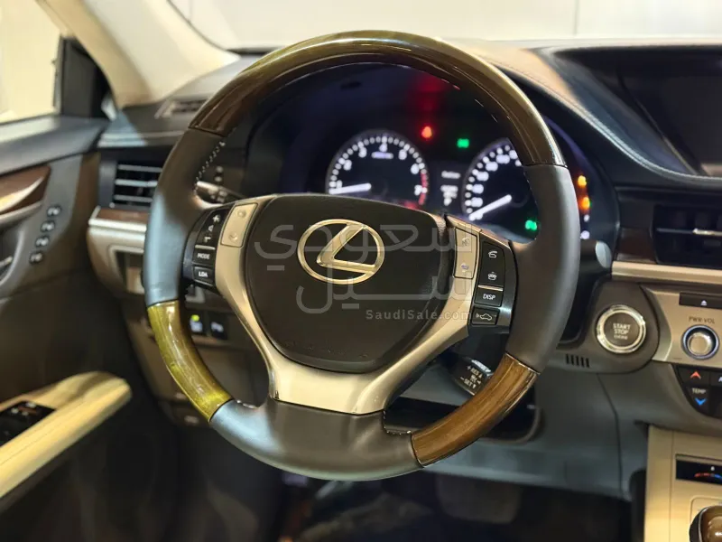 2013 لكزس إي إس 350 دي دي