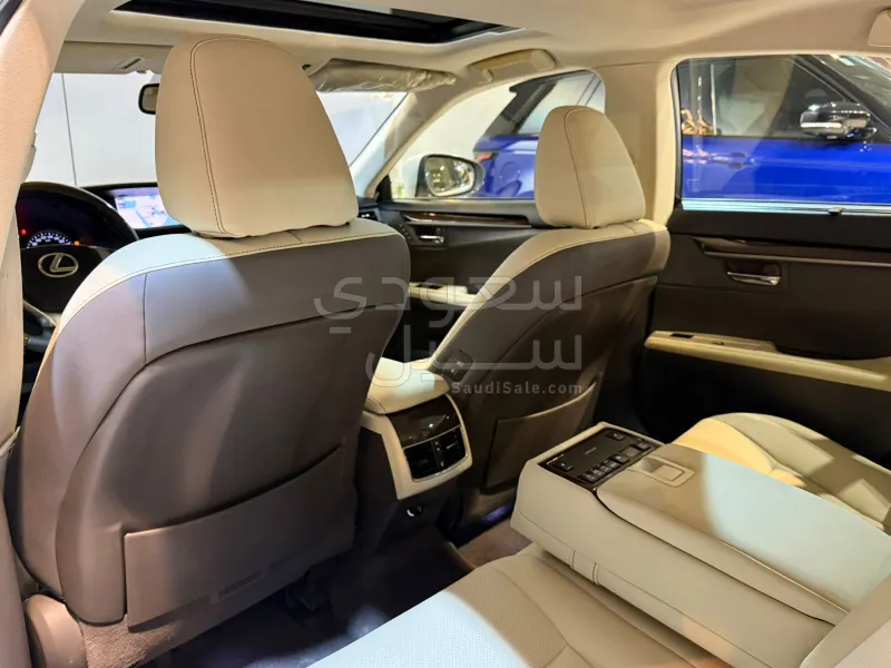 2013 لكزس إي إس 350 دي دي