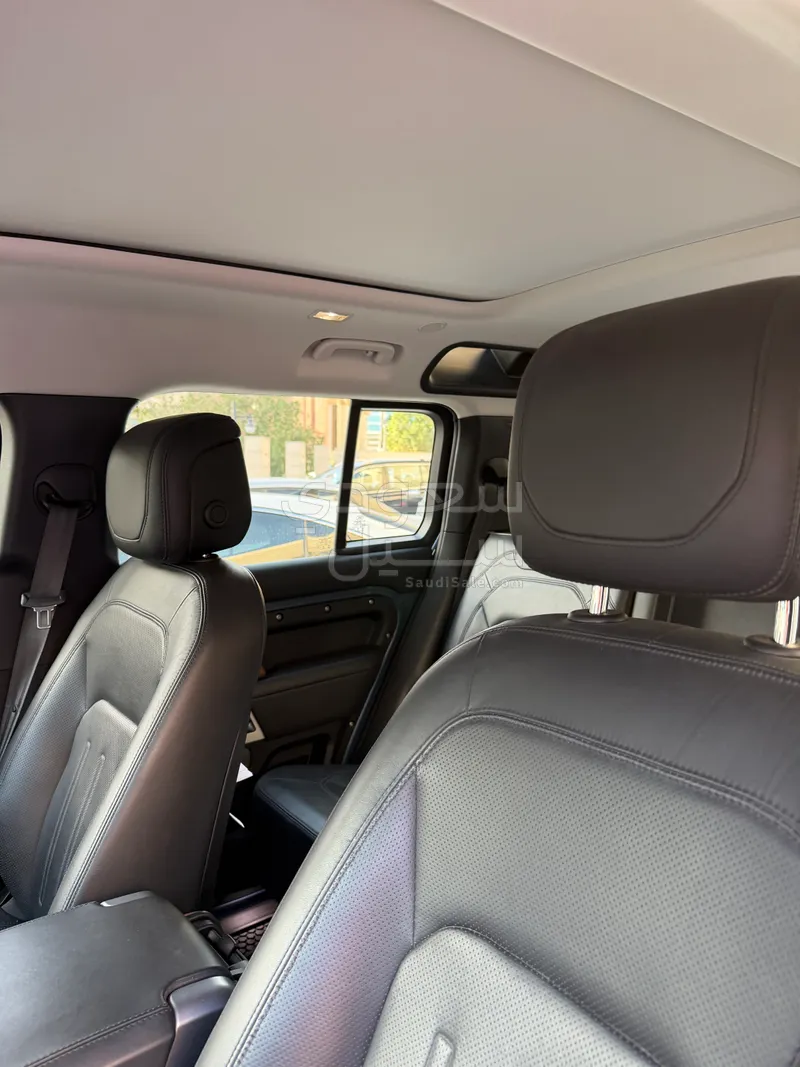 2020 لاند روفر ديفيندر 110