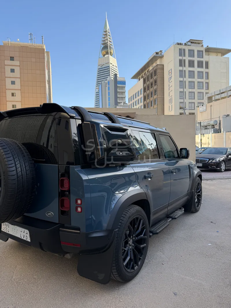 2020 لاند روفر ديفيندر 110
