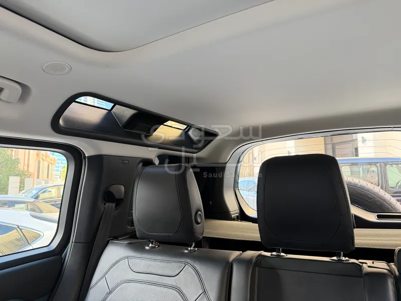 2020 لاند روفر ديفيندر 110