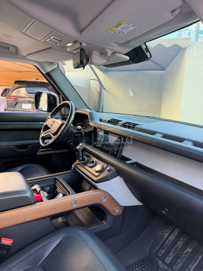 2020 لاند روفر ديفيندر 110