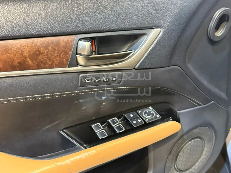 2016 لكزس جي إس 350